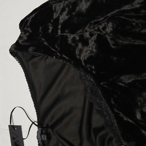 Dolls Kill Widow Enamored Galore Black Velvet Long Sleeve Top XXL Goth Gothic - Picture 6 of 11